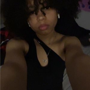 Meet your Posher, Zelly